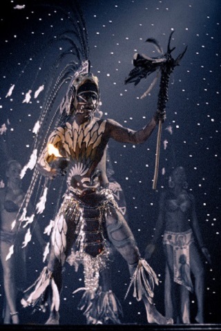guerrero maya en un show maya en cancun